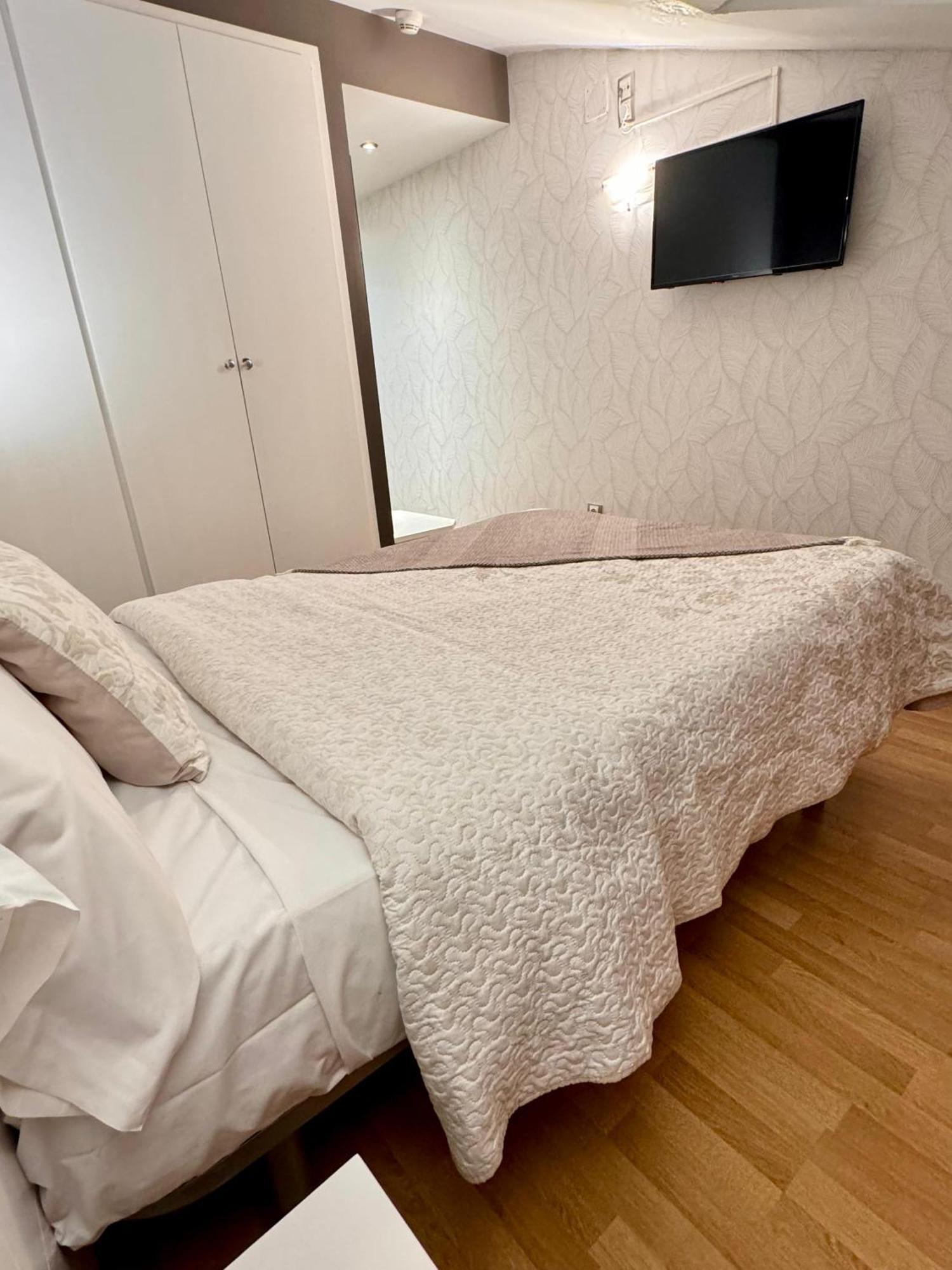 Hotel El Acebo Jaca Luaran gambar