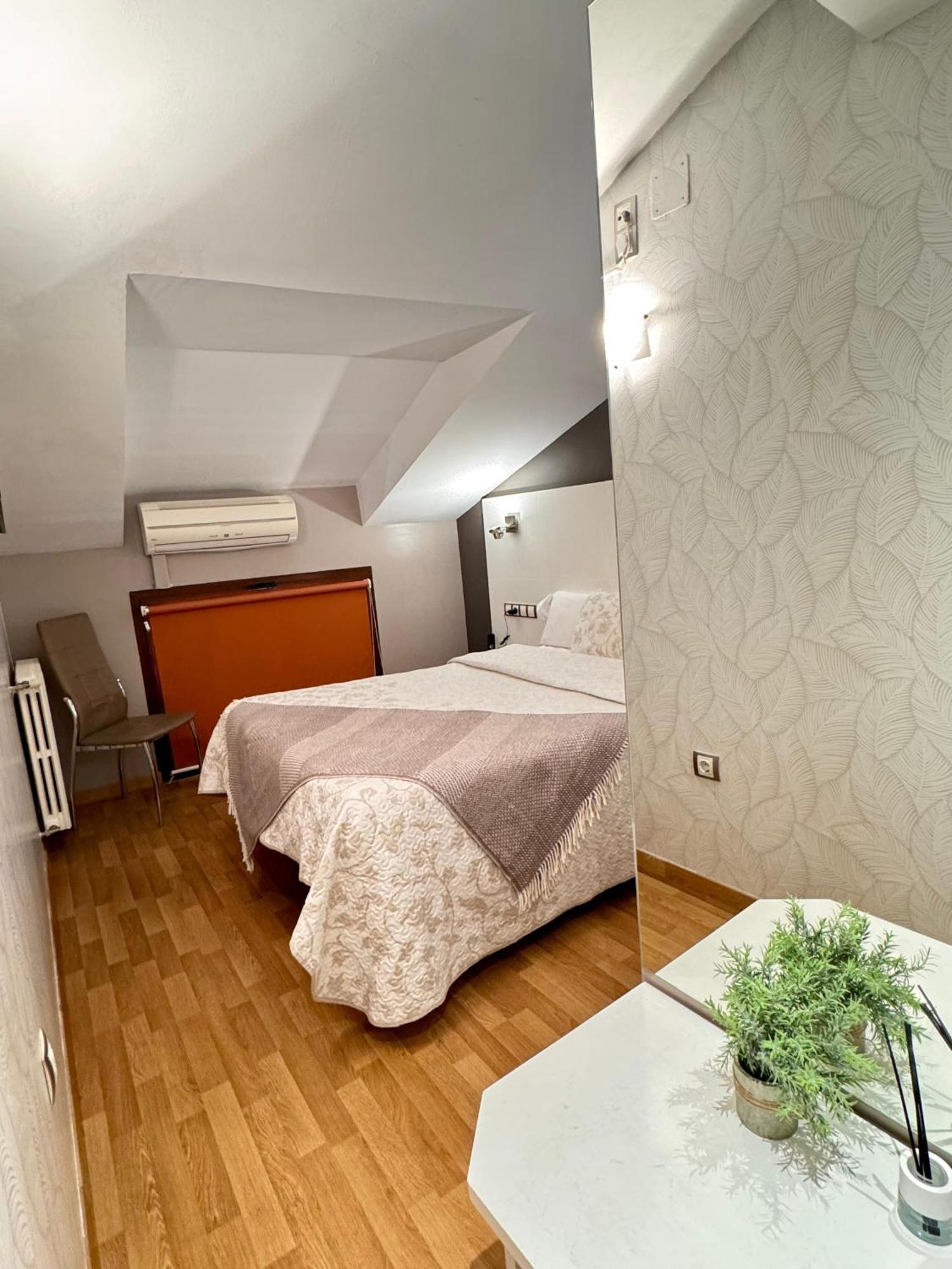Hotel El Acebo Jaca Luaran gambar