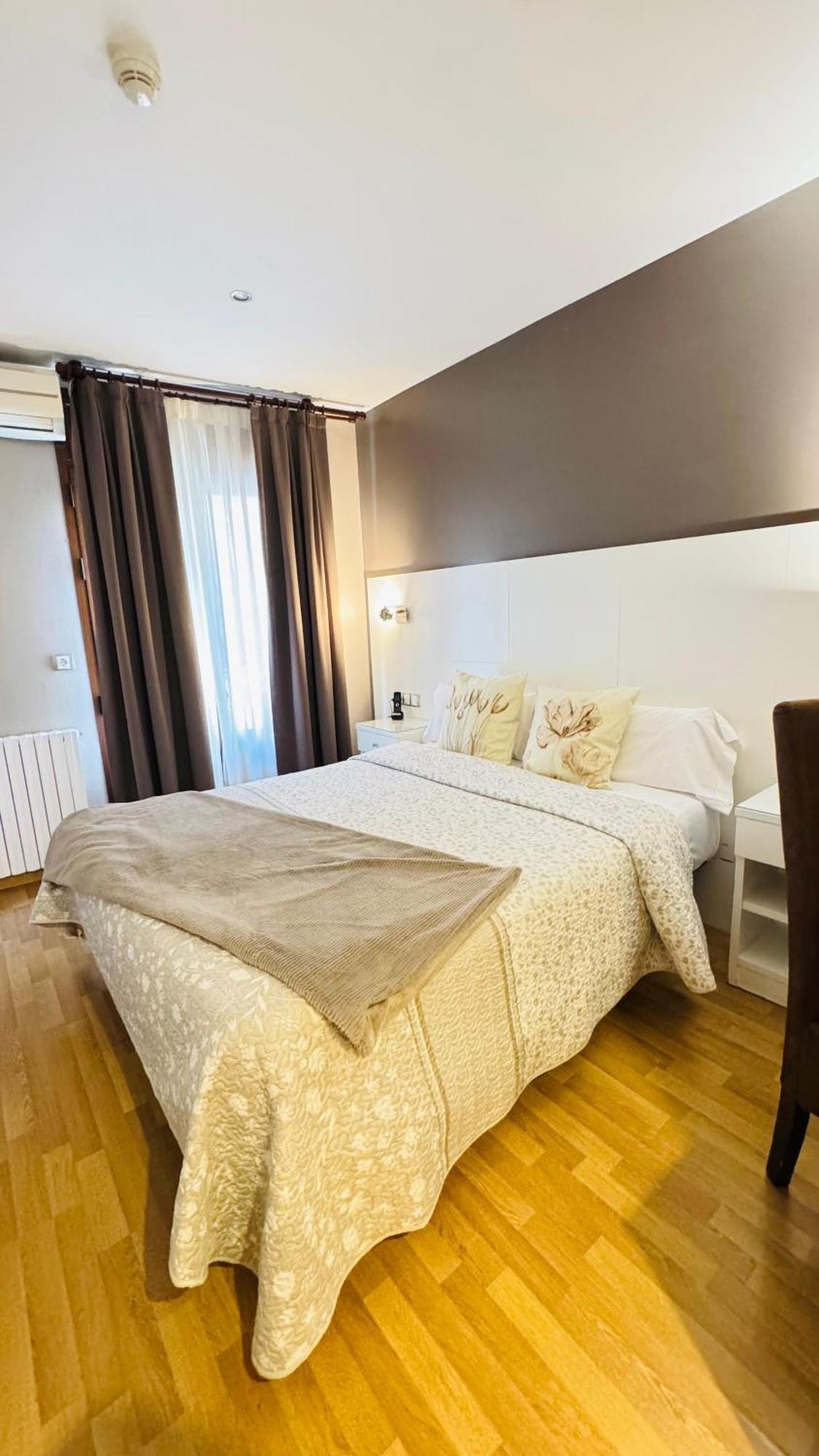 Hotel El Acebo Jaca Luaran gambar